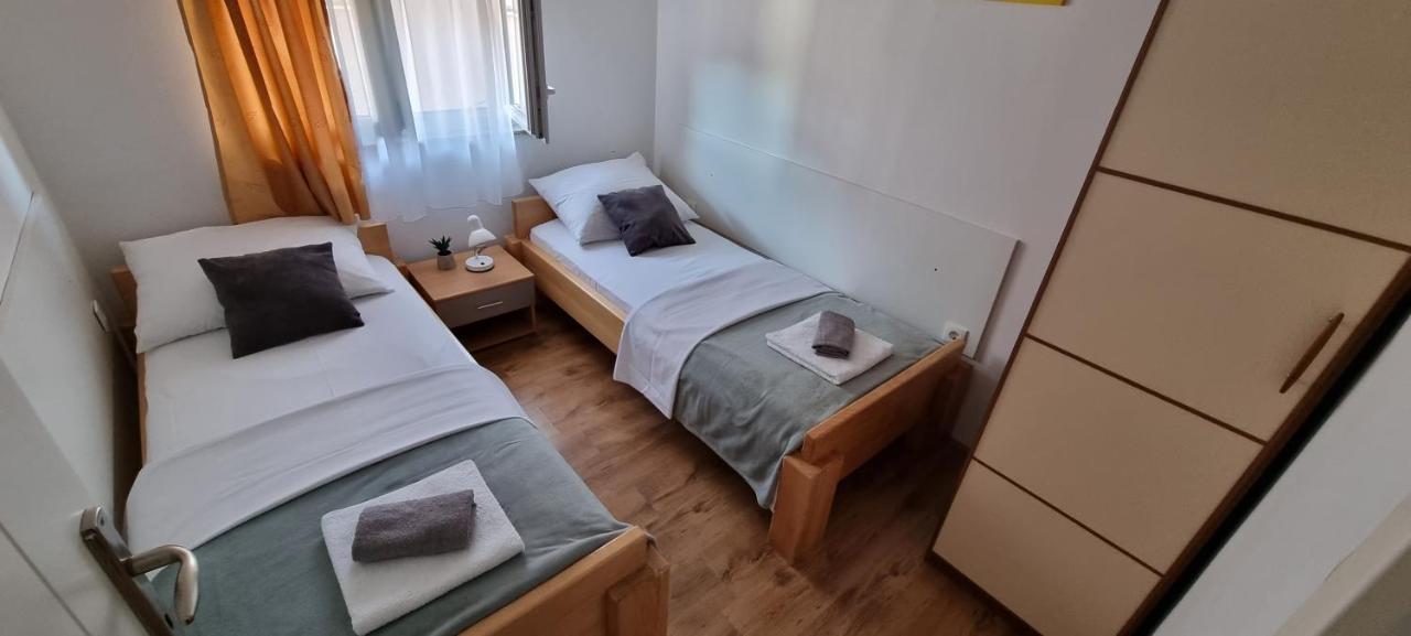 Cosic Apartment Grebastica