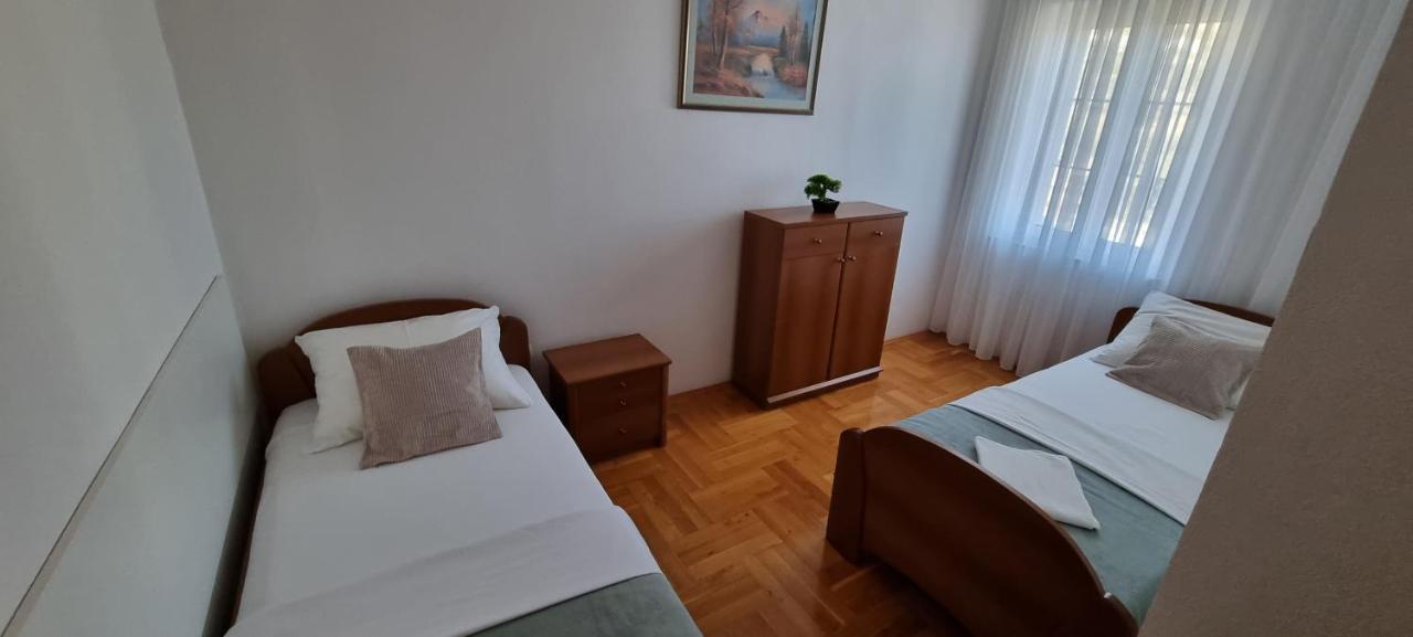 Apartment Cosic Grebastica
