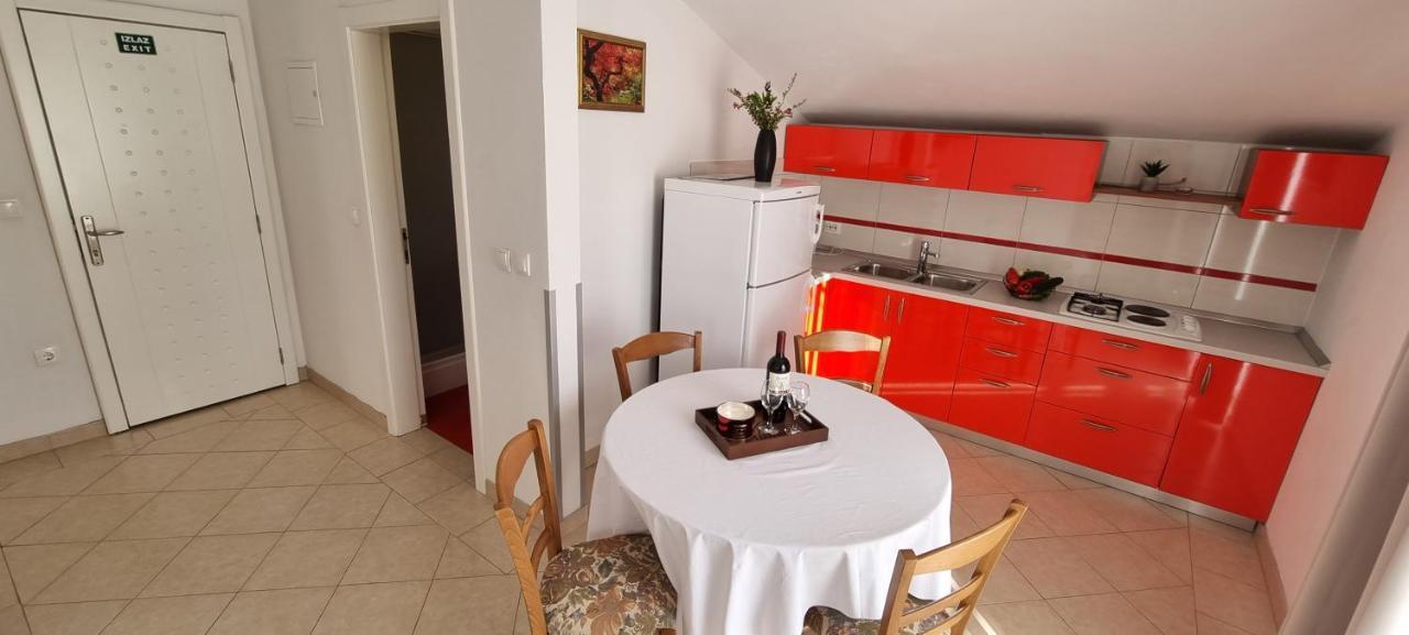 Cosic Apartment Grebastica