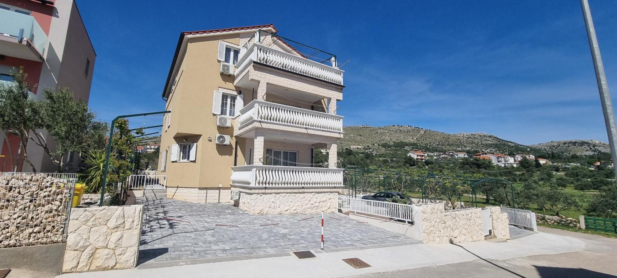 Cosic Apartment