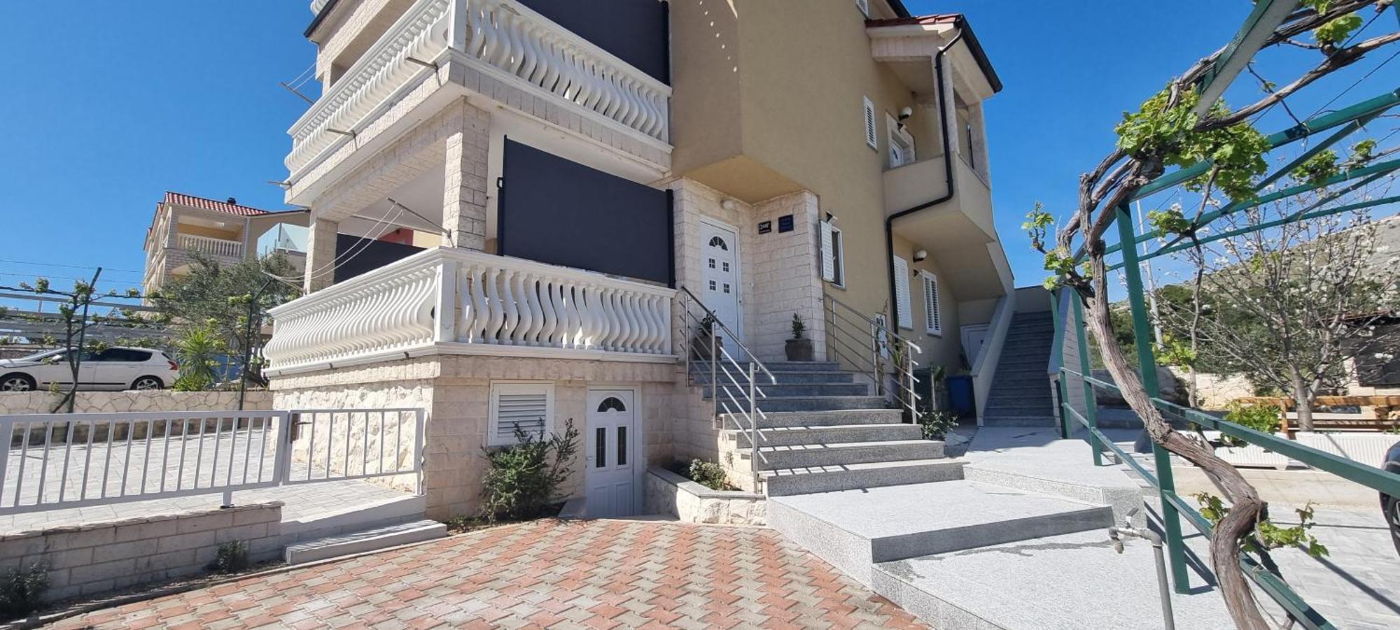 Cosic Apartment Grebastica